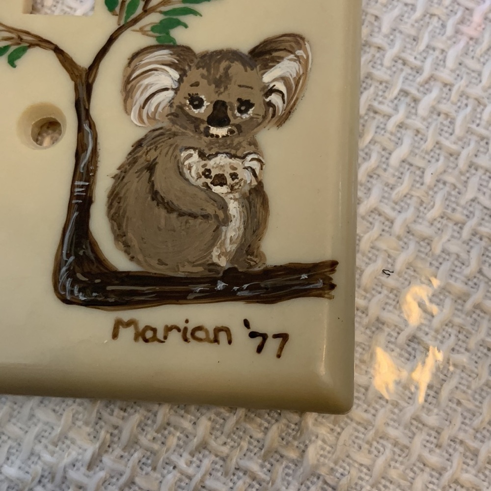 Intake Koala hand painted light switch face plate - Picture 2 of 2